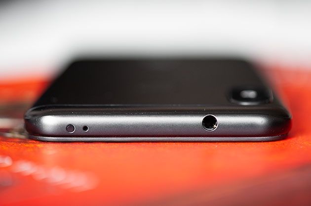 Xiaomi Mi A2 Lite - wyjście słuchawkowe mini jack 3,5 mm