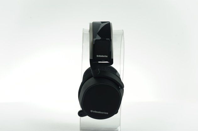 steelseries arctis 7 z boku