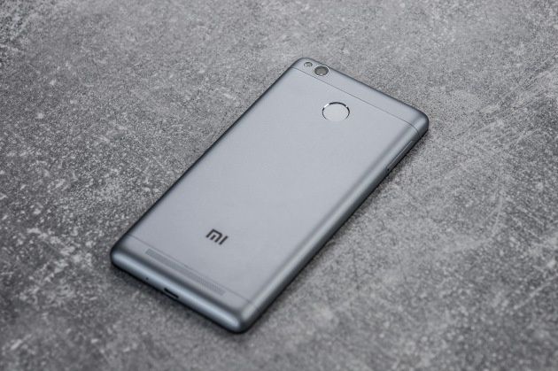 Xiaomi Redmi 3S tył pod kątem