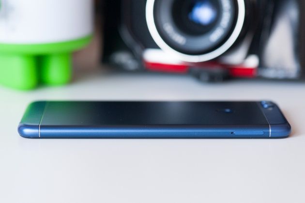 Huawei P Smart lewy bok