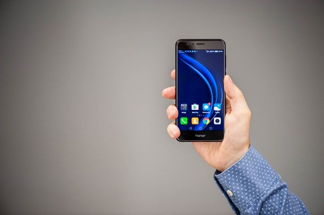 Honor 8 - w dłoni