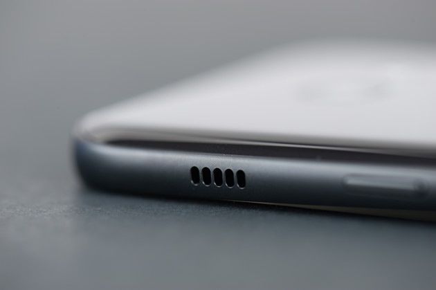 Samsung Galaxy A3 2017 - głośnik