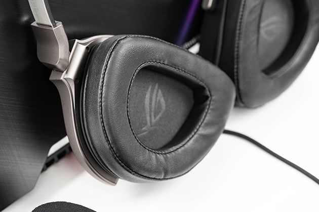 ASUS ROG Delta - poduszki skórzane