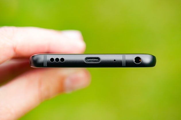 LG G7 fit - wyjście słuchawkowe 3,5 mm