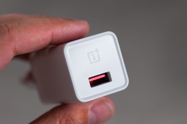 OnePlus 3 - szybka ładowarka 4A