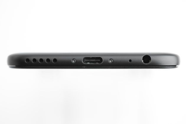 Xiaomi Mi A1 - USB typu C, wyjście słuchawkowe 3,5 mm