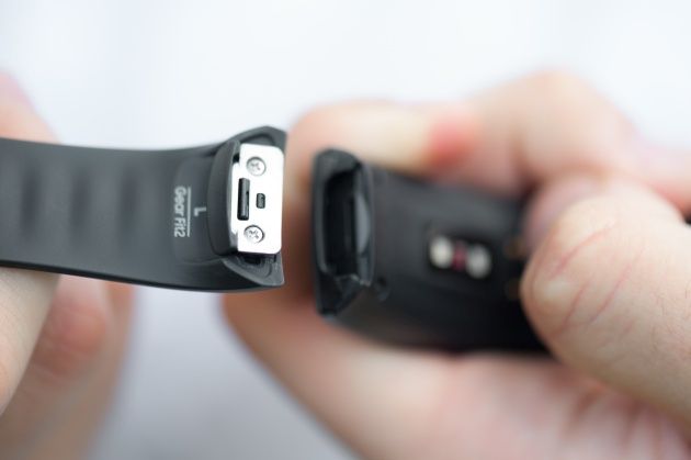 Samsung Gear Fit 2 ze zdjętym paskiem
