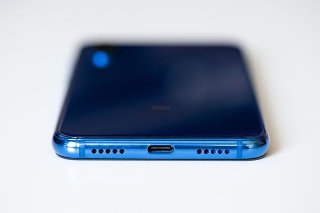 Xiaomi Mi 9 SE - głośnik oraz USB-C