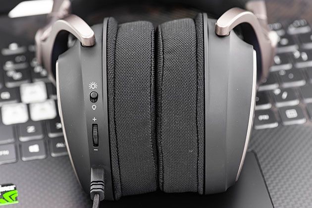 ASUS ROG Delta - regulacja głośności