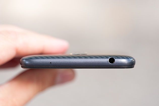 Pocophone F1 - wyjście słuchawkowe 3,5 mm