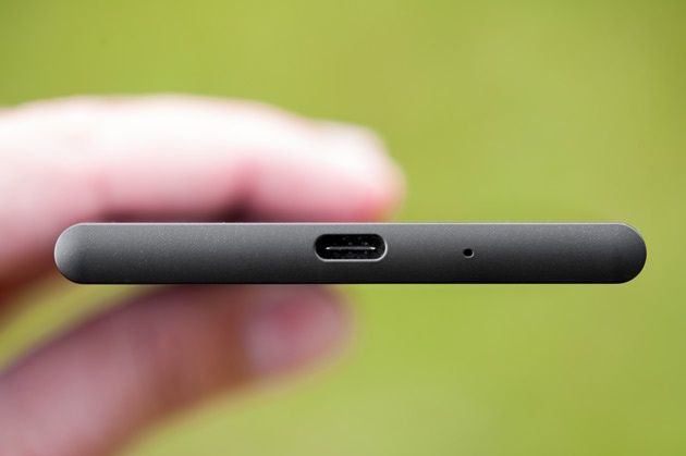 Xperia XZ1 - port USB typu C