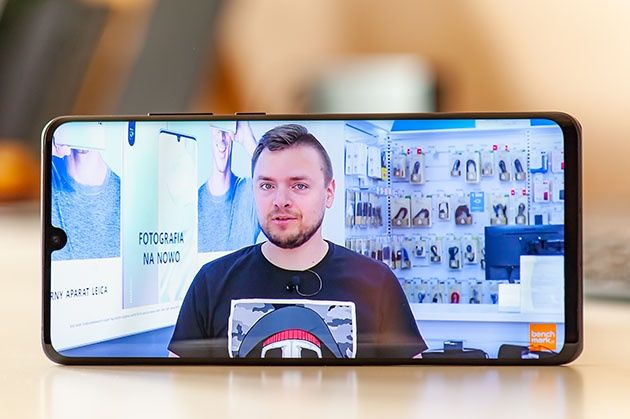 Huawei P30 Pro - dobry smartfon do filmów z wyświetlaczem HDR