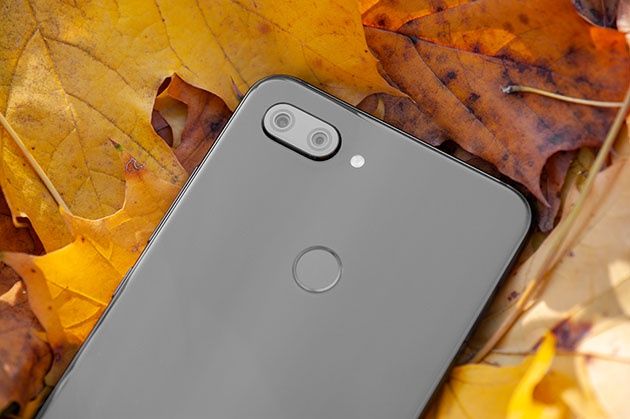 Xiaomi Mi9 Lite - aparat i czytnik linii papilarnych