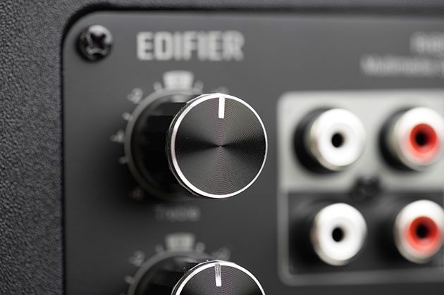 Edifier R1850DB - potencjometr
