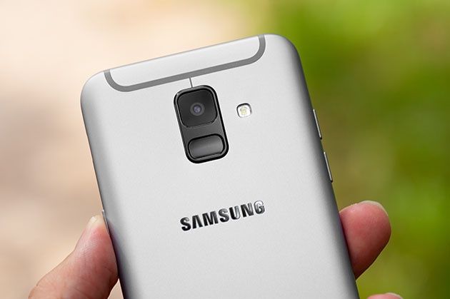 Galaxy A6 - czytnik linii papilarnych i aparat główny