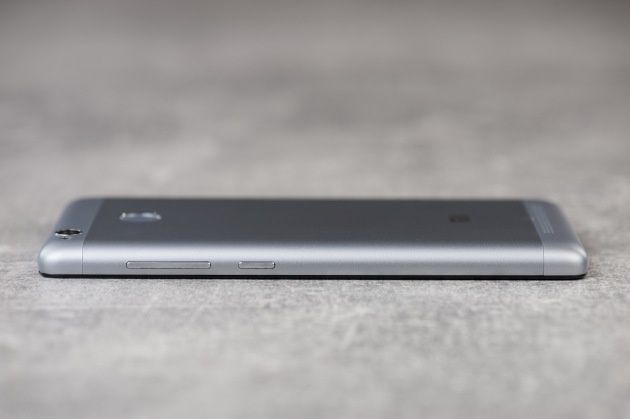 Xiaomi Redmi 3S  lewa krawędź