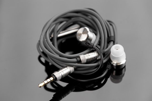RHA MA750i - przewód