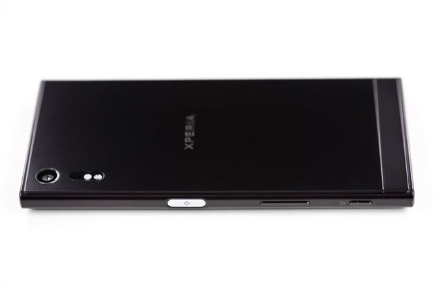Sony Xperia XZ - prawy bok