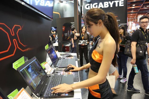 Gigabyte Aero 14 laptop - stoisko Computex 2016