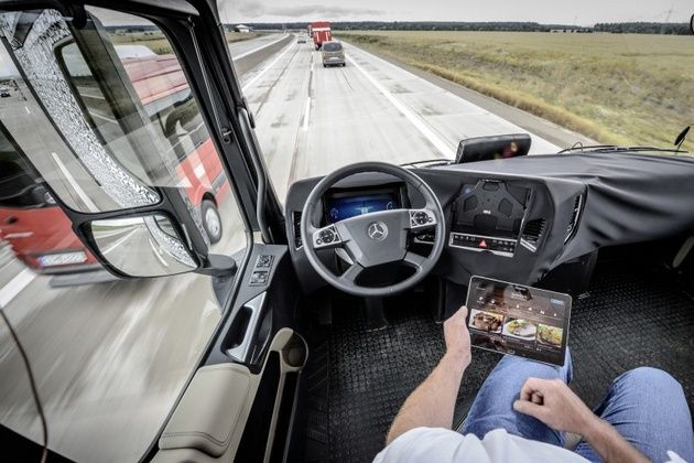 Daimler Future Truck 2025 wnętrze