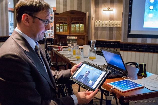 Przednia kamerka do wideo rozmów to standard w większości smartfonów i tabletów.