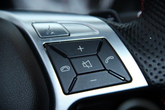 Mercedes A250 Sport - przyciski na kierownicy