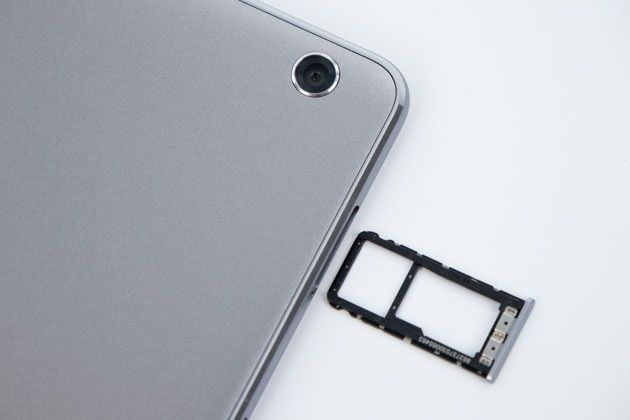 Huawei MediaPad M3 Lite sloty