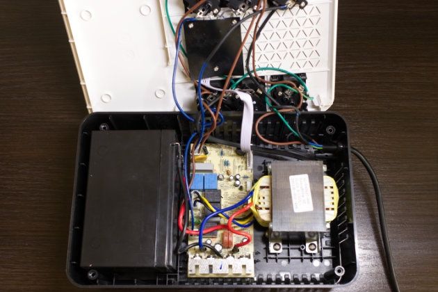 Wnętrze Legrand Keor Multiplug 800VA