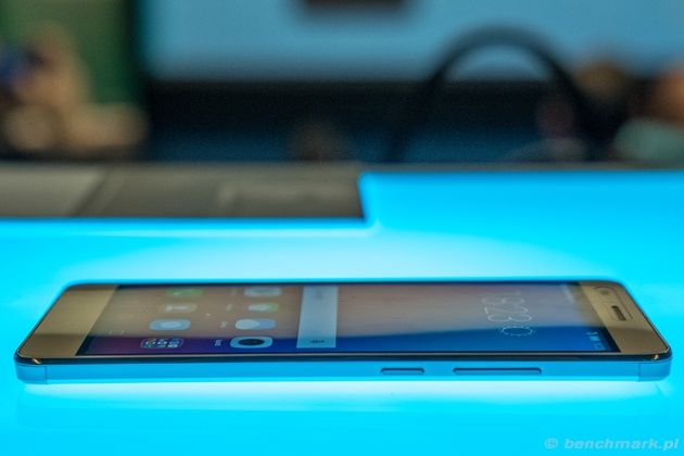 Honor 5X bok 1