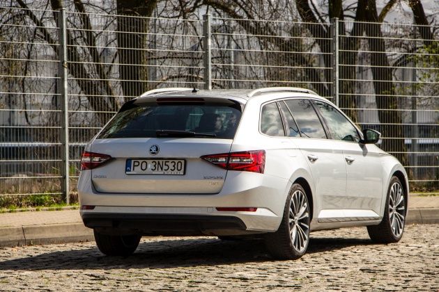 Skoda Superb Combi Laurin &amp; Klemen tył