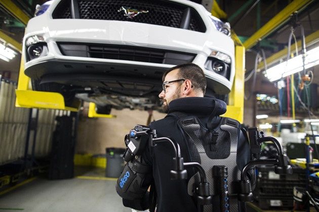 Ford Ekso kamizelka