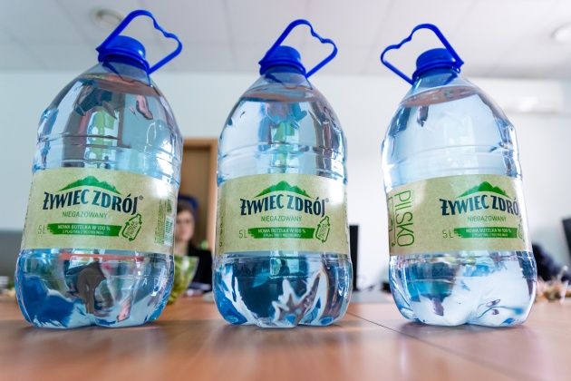 Butelki Żywiec Zdrój z recyclingu