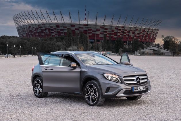Mercedes GLA 250 4MATIC - rzut z boku