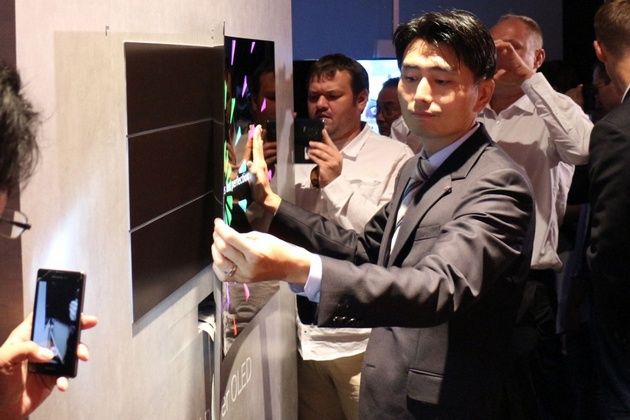 LG OLED magnetyczny