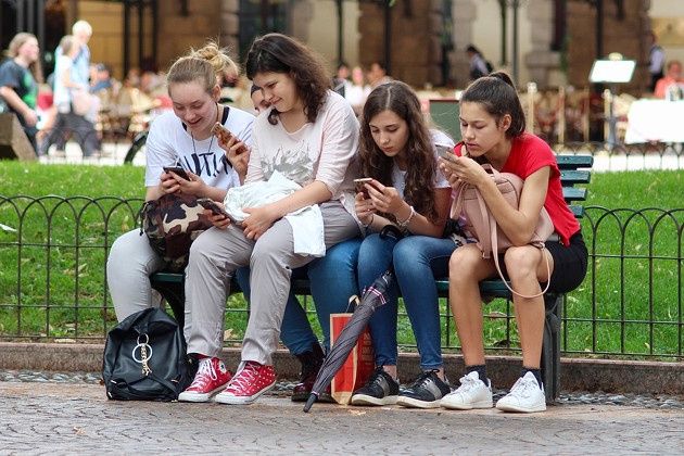 tech uzależnienie smartfony