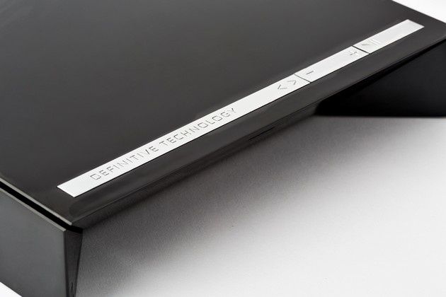 Definitive Technology W-Amp przód
