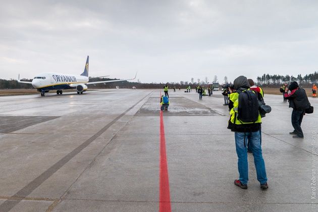 Fotospacer płyta lotniska Modlin