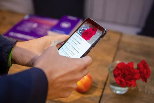Motorola One Google Lens