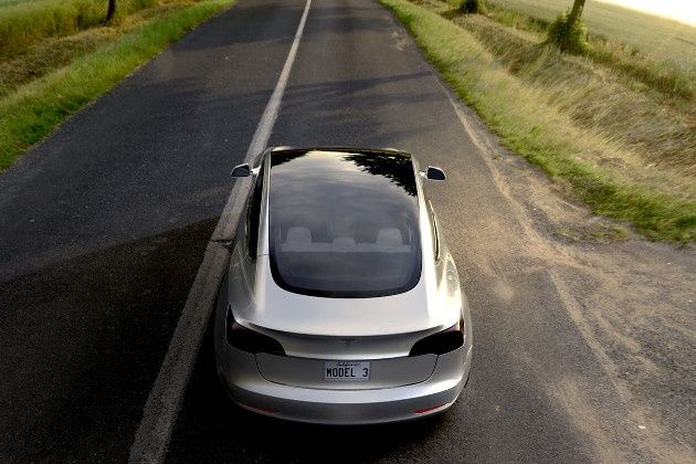 Tesla Model 3 tył