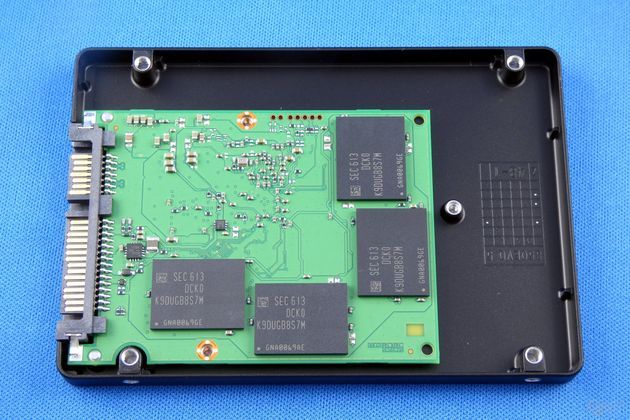 Samsung SSD 850 EVO 4 TB - wnętrze dysku