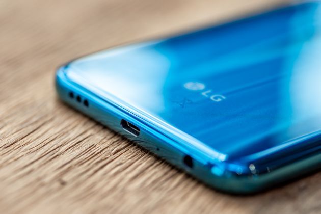 LG Q60 wyjścia