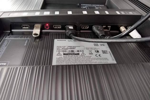 złącza w telewizorze Samsung 55RU8002