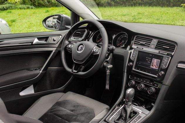 VW Golf Variant - kierownica i kokpit