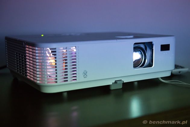 NEC V302H wyświetlanie