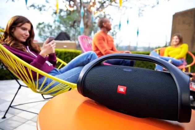 JBL Boombox plener