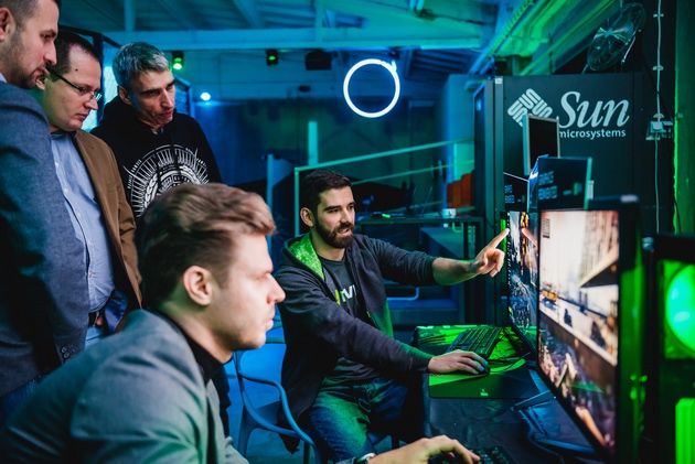 Pokaz NVIDIA - polscy dziennikarze zapoznają się z technologią ray-tracingu