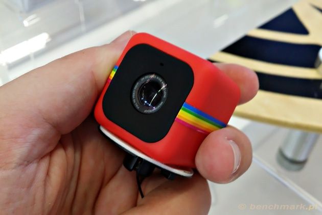 Polaroid Cube dłoń