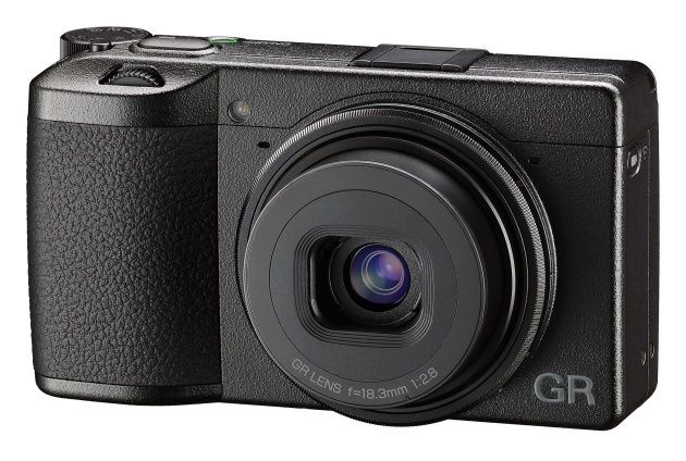 Ricoh GR III przód bok