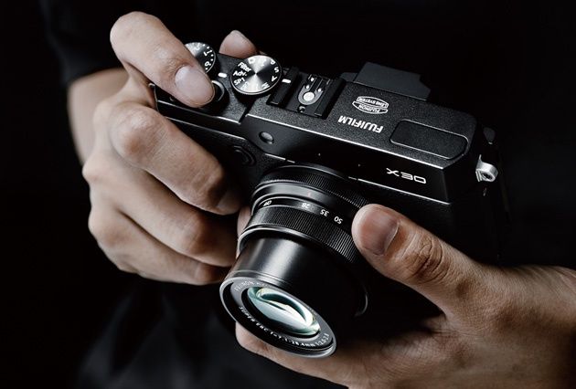 Fujifilm X30 dłonie