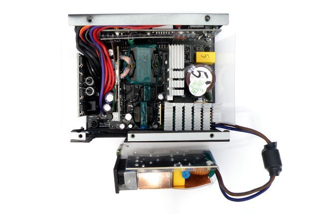 Chieftec Compact SFX CSN-550C - wnętrze zasilacza